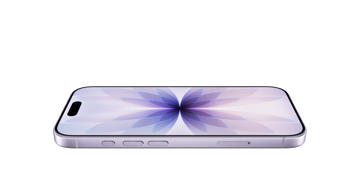 Ceramic Shield se posant doucement sur la face avant d’un iPhone 17