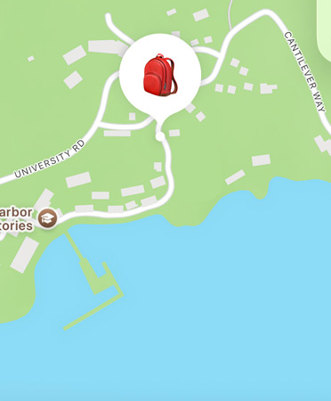 Funktionen Hitta via satellit används och visar en persons plats på ett berg