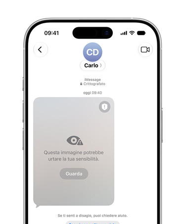 iPhone con la funzione “Sicurezza delle comunicazioni” e un avviso che segnala la visione di contenuti potenzialmente sensibili in un account per bambini.