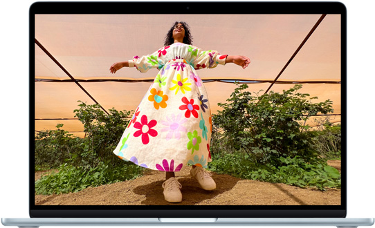 MacBook Air 13 吋，展示 Liquid Retina 顯示器。