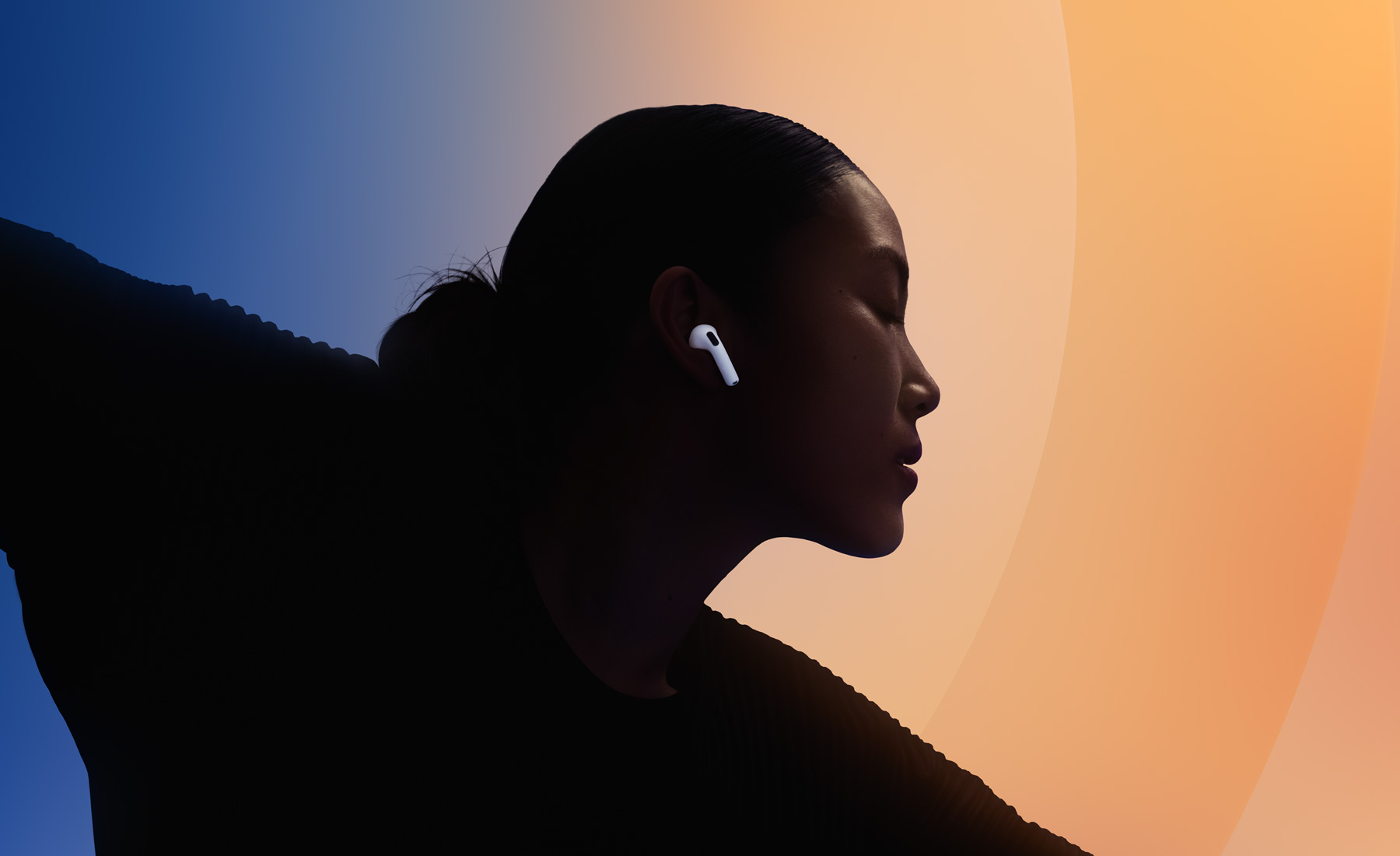 บุคคลหนึ่งที่เต้นอยู่ขณะที่ใส่ AirPods 5