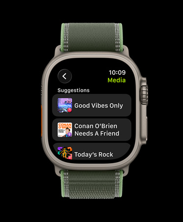 Apple Watch Ultra 3, kućište od titanija, prirodna boja, Apple Music, playlista za trening, kontrole, prethodna pjesma, sljedeća pjesma, pauza, narukvica Trail, zelena/neon boja 