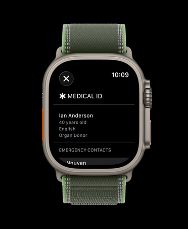 Apple Watch Ultra 3, prirodna boja, kućište od titanija, ekran medicinske karte, narukvica Trail, zelena/neon boja