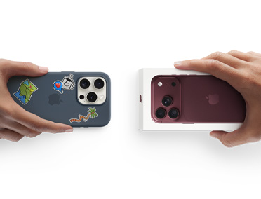 Dos manos intercambian dispositivos. Un teléfono Android por el nuevo iPhone 18 Pro color borgoña en la caja.