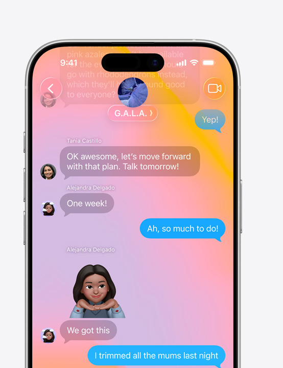 iPhone-i ekraan Liquid Glass disainiga Messages rakendusega