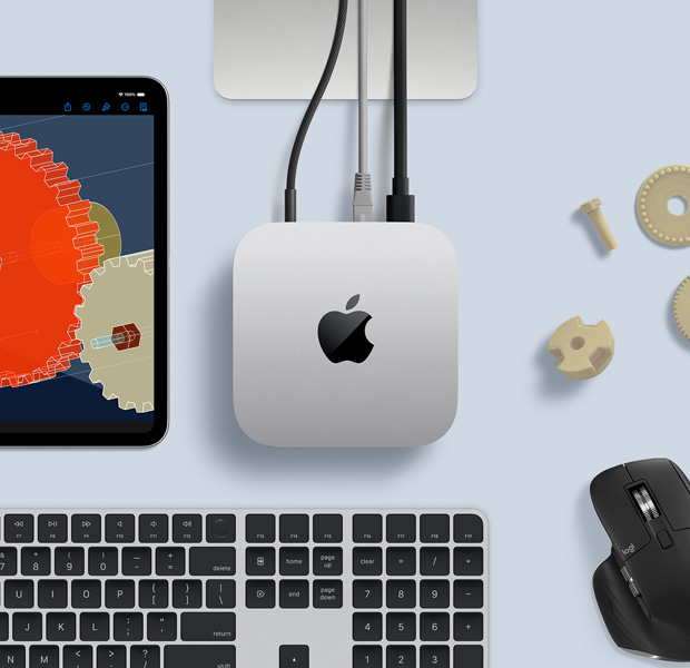 Κάτοψη ασημί Mac mini σε διαμόρφωση γραφείου με μαύρο-ασημί ασύρματο πληκτρολόγιο, μαύρο ασύρματο ποντίκι και iPad