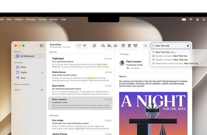 Mail-app geopend op een MacBook-scherm, e-mails over een reis naar New York staan in een lijst, de woorden New, York en trip zijn geel gemarkeerd op de plekken waar ze in elke e-mail voorkomen