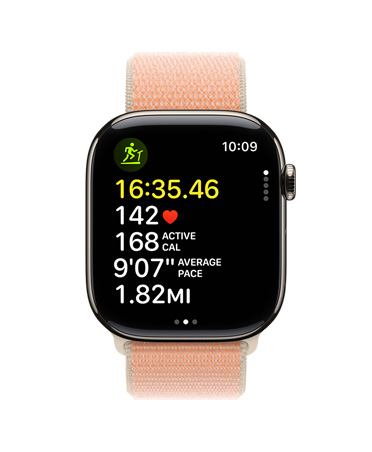 Apple Watch Series 11, Gold, das Display zeigt die Trainingsapp mit Laufdaten, darunter Zeit, Herzfrequenz, aktive Kalorien, durchschnittliche Pace und Strecke